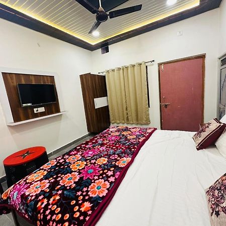Ayodhya The Nirmala Palace酒店 外观 照片