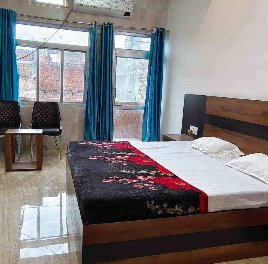 Ayodhya The Nirmala Palace酒店 外观 照片