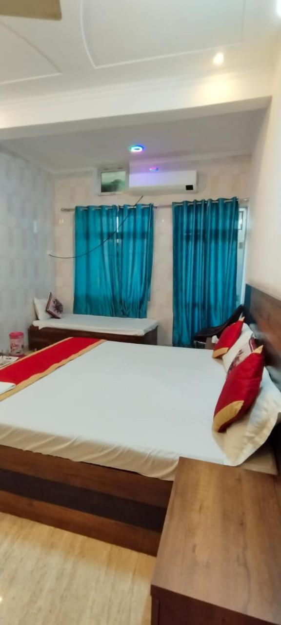 Ayodhya The Nirmala Palace酒店 外观 照片
