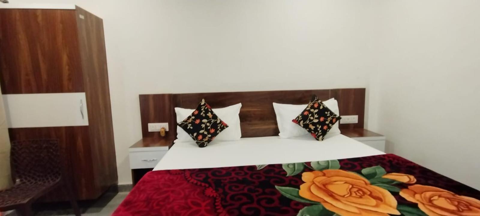 Ayodhya The Nirmala Palace酒店 外观 照片