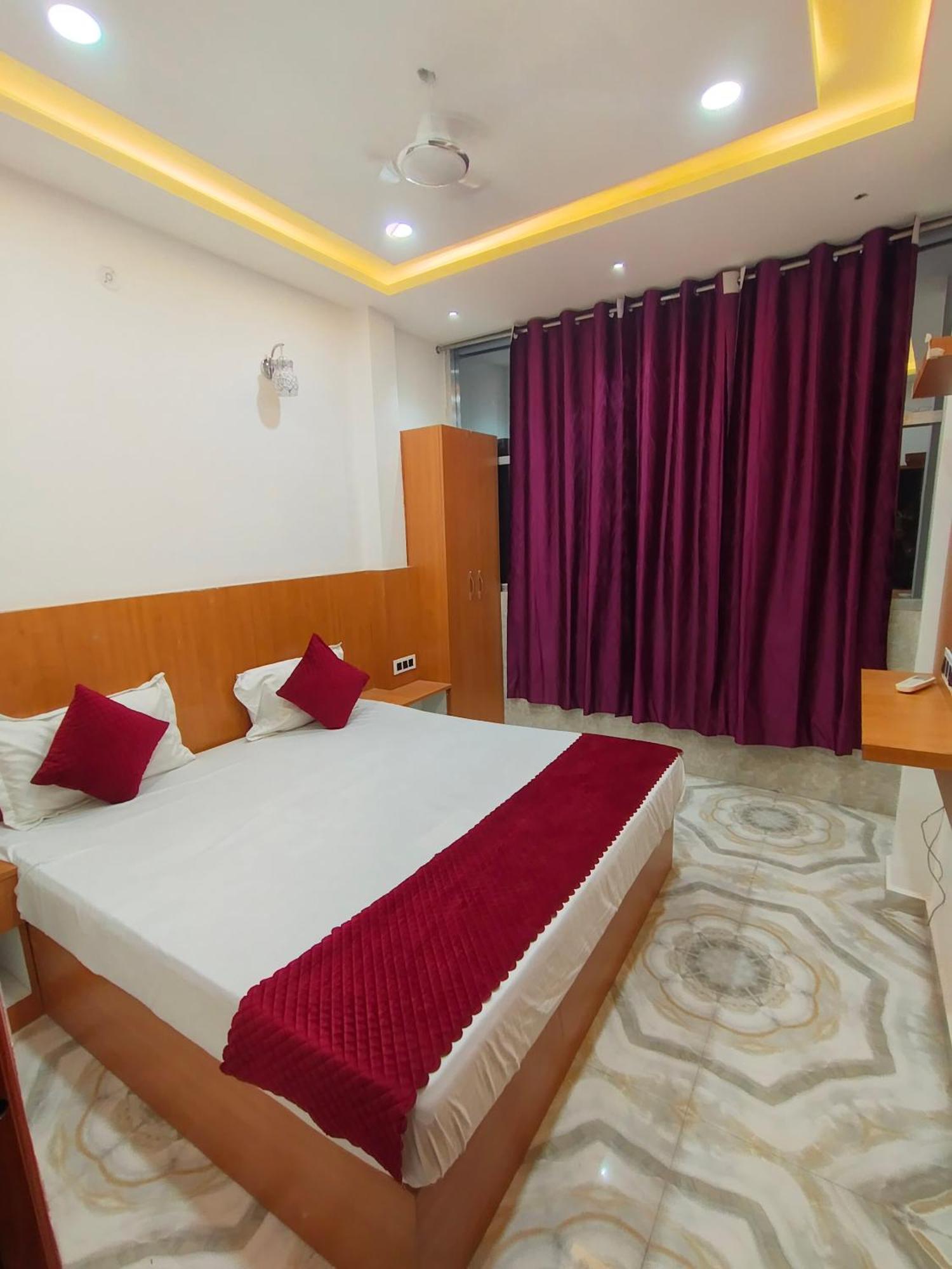 Ayodhya The Nirmala Palace酒店 外观 照片